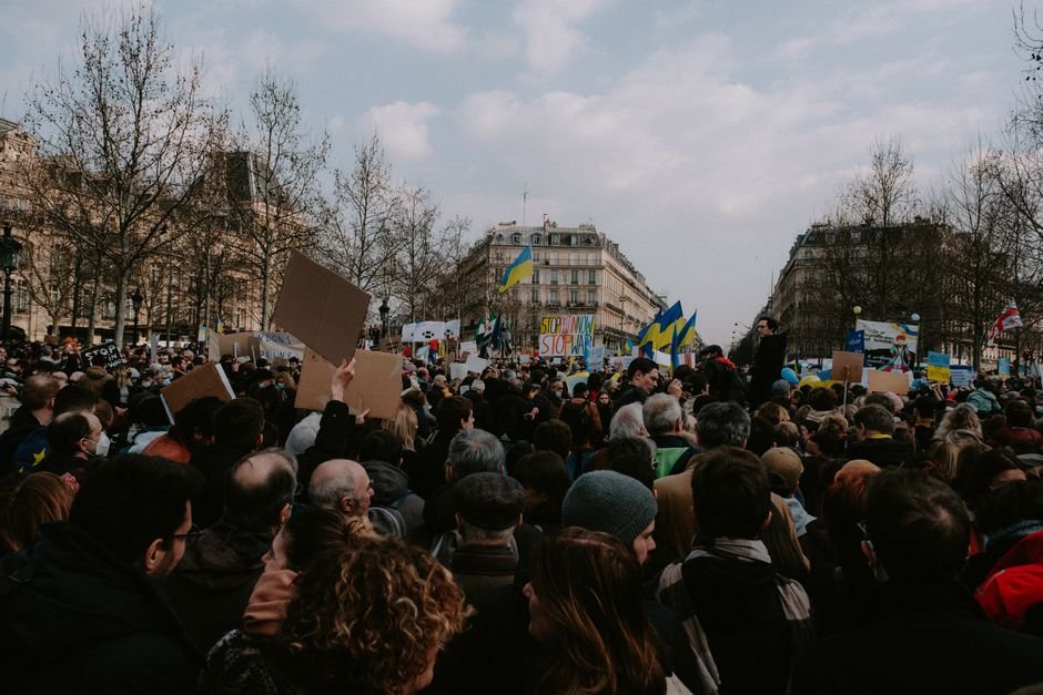 Paris Artists Join Tens of Thousands in Street Protest